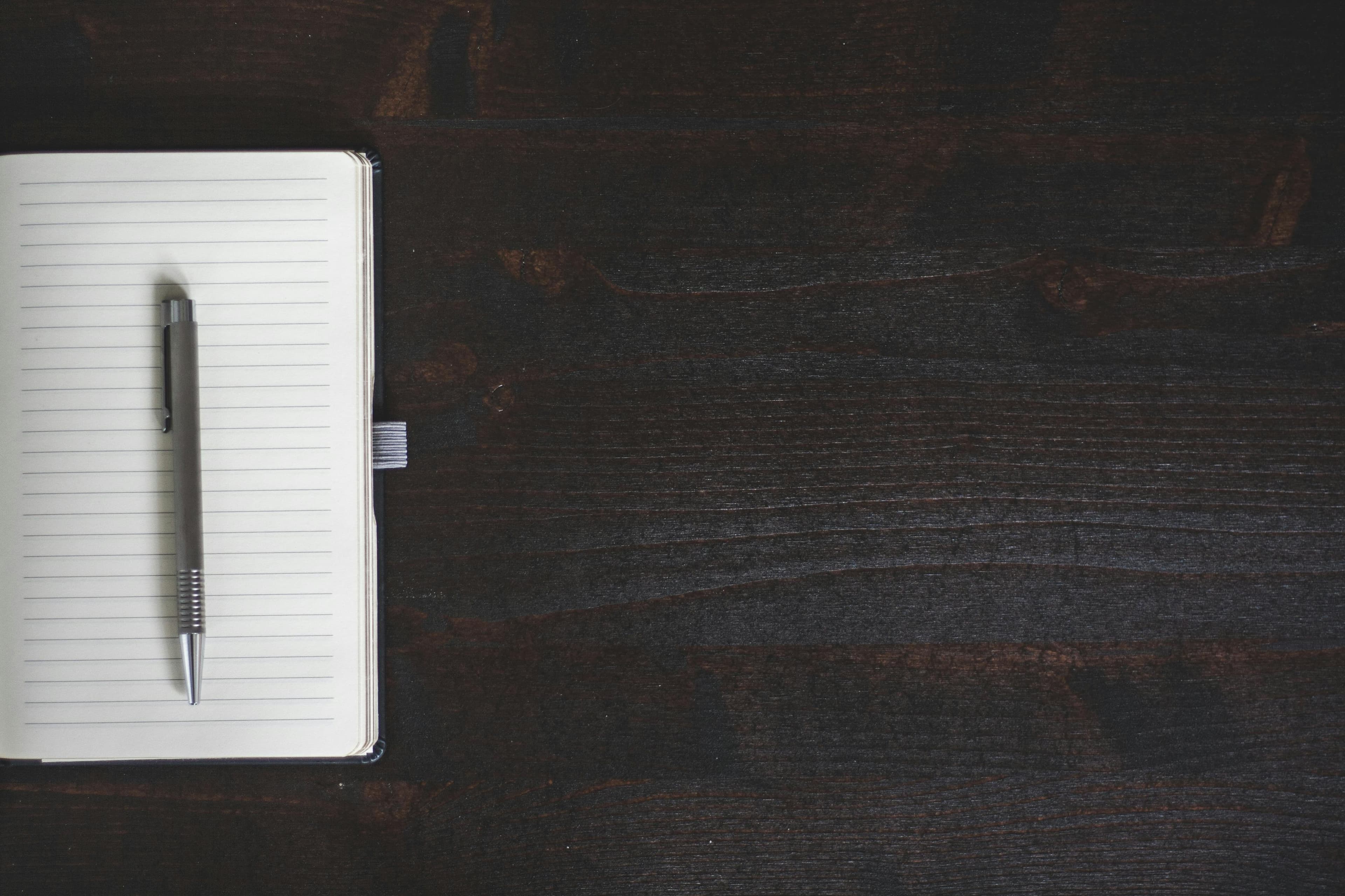 Journaling para claridad mental: prompts y rutina de 10 minutos